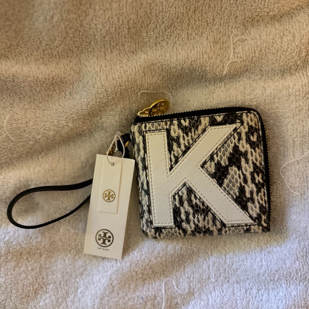 Tory Burch card case. Snake print/ cream.